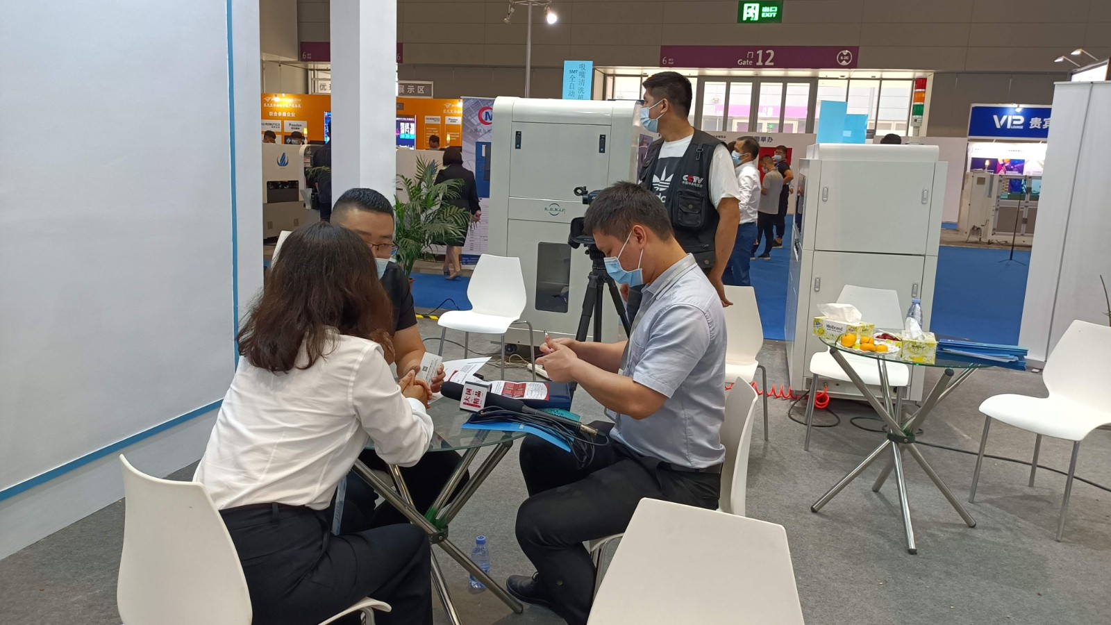 公司领导接受CCTV现场采访 公司领导接受C<a href='/new/259.html' style='color: blue;' target='_blank'>CT</a>V现场采访